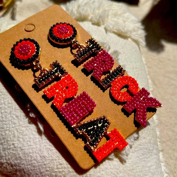 Halloween beaded Trick or Treat pink/orange/black earrings - Picture 1 of 2